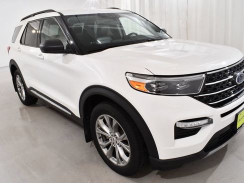 Used 2022 Ford Explorer XLT w/ Equipment Group 202A AWD/4WD image 5