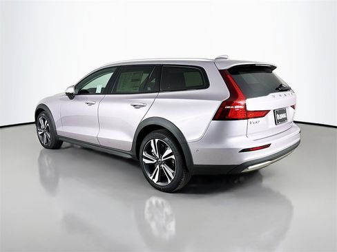 New 2026 Volvo V60 B5 Cross Country Plus w/ Climate Package image 5