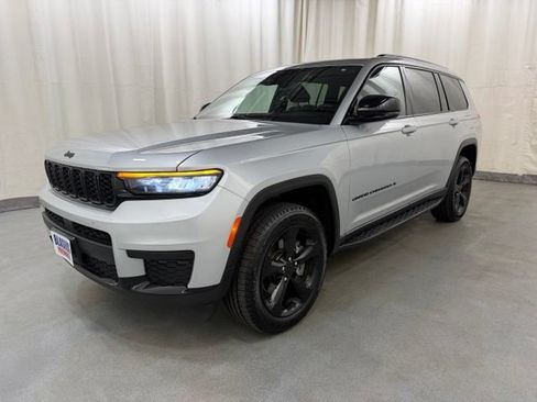 Used 2023 Jeep Grand Cherokee L Laredo AWD/4WD image 3