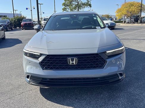 Used 2024 Honda Accord Touring image 8