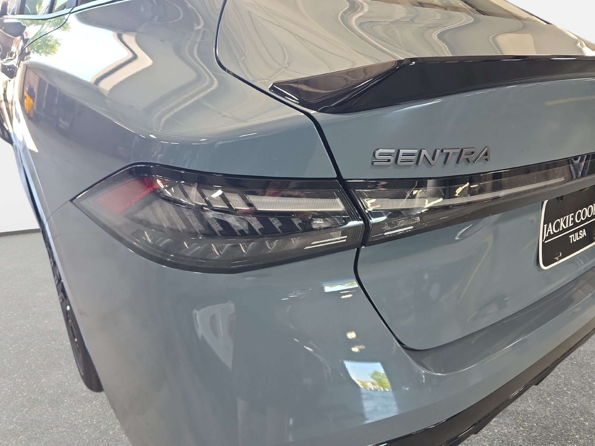 New 2027 Nissan Sentra SR w/ Floor Mat Package FWD image 33