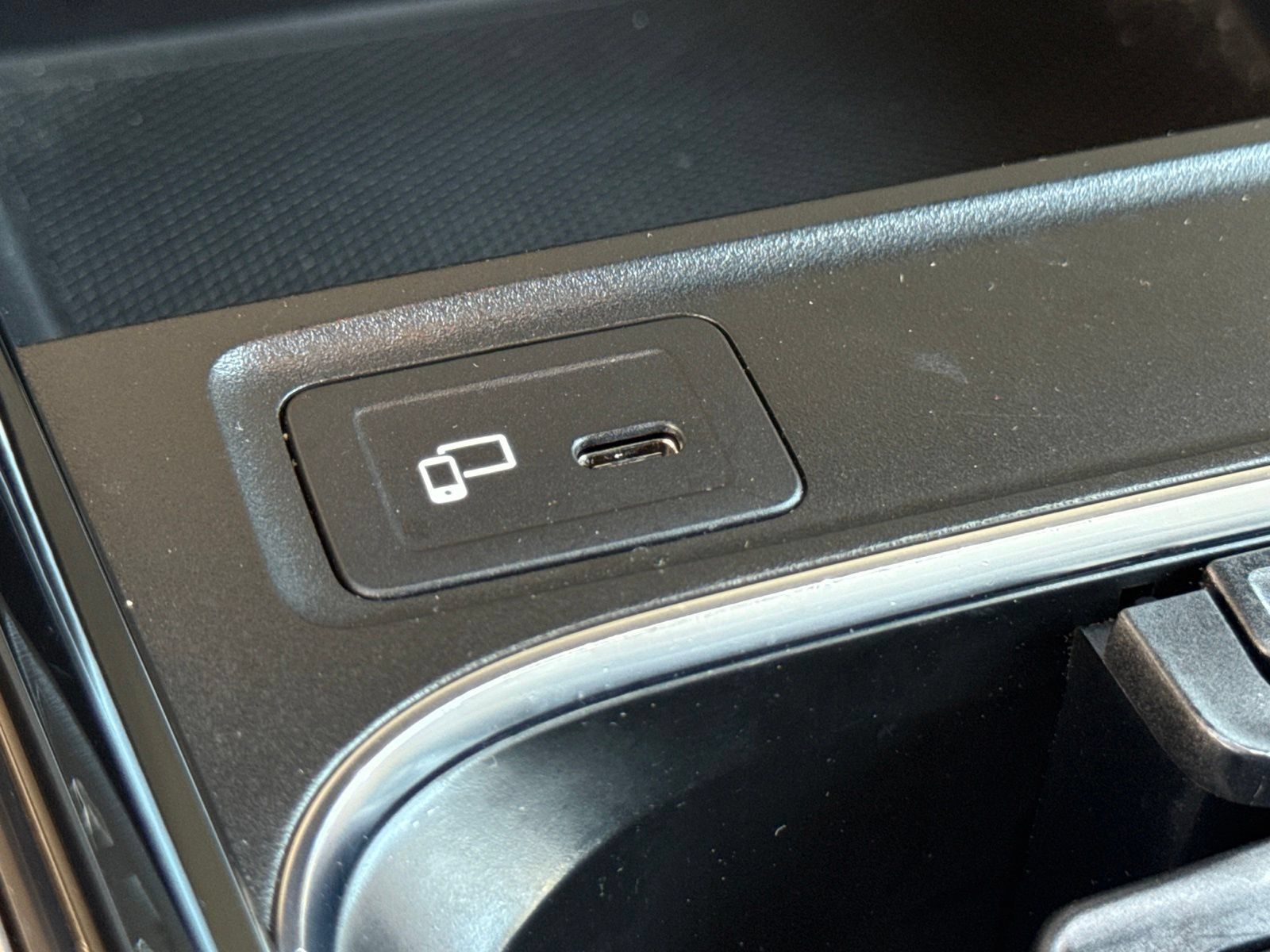 Used 2022 Mercedes-Benz GLB 250 image 39