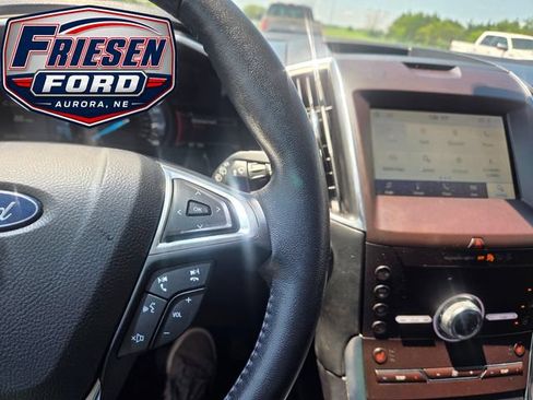 Used 2020 Ford Edge Titanium AWD/4WD image 16