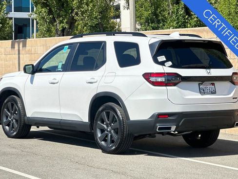 Certified 2025 Honda Pilot Sport image 6