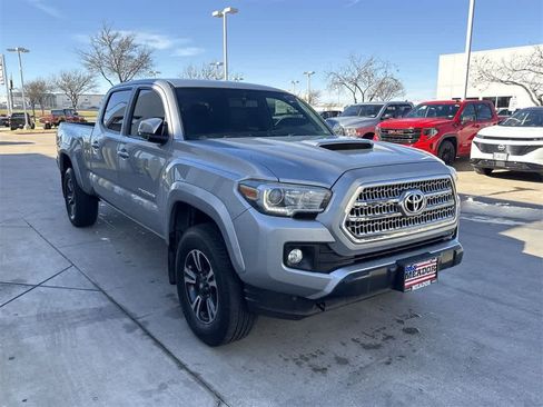 Used 2016 Toyota Tacoma TRD Sport image 6