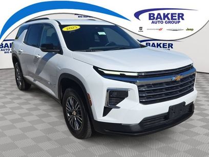 Used 2025 Chevrolet Traverse LT
