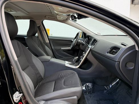 Used 2015 Volvo V60 T5 image 11