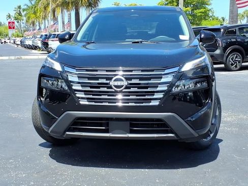 Used 2025 Nissan Rogue SV FWD image 2