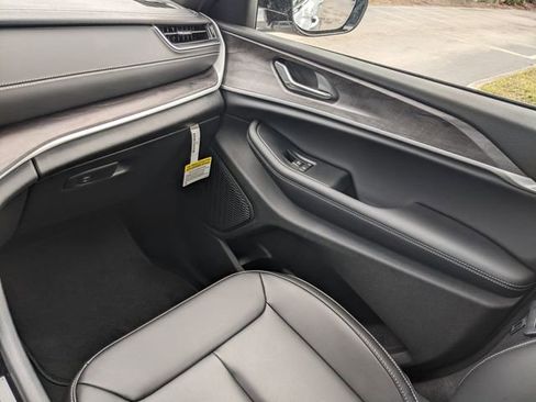 New 2025 Jeep Grand Cherokee L Limited w/ Black Appearance Package image 11