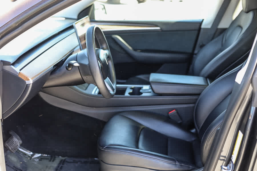 Used 2024 Tesla Model Y Long Range AWD/4WD image 17
