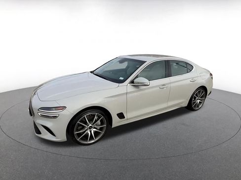 Used 2025 Genesis G70 2.5T image 8