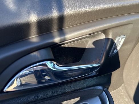 Used 2017 Chevrolet Malibu LT image 16