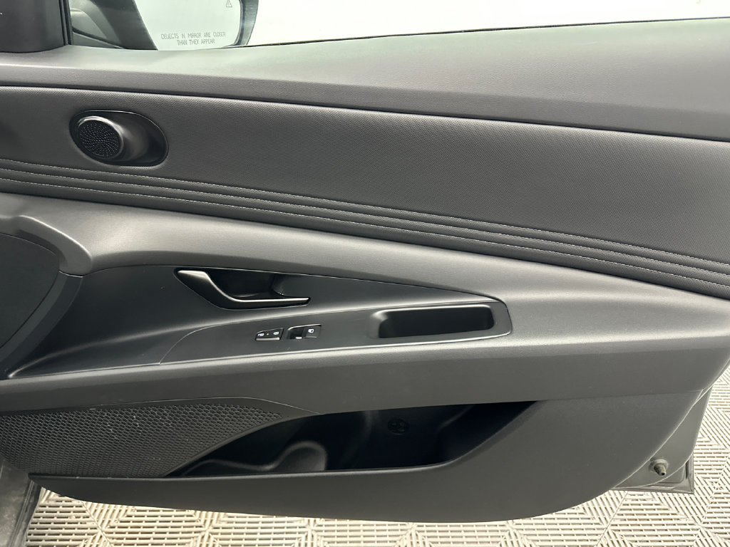 Used 2025 Hyundai Elantra SEL FWD image 13