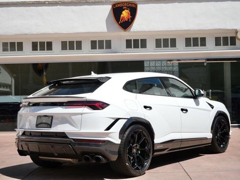 Used 2024 Lamborghini Urus Performante AWD/4WD image 3
