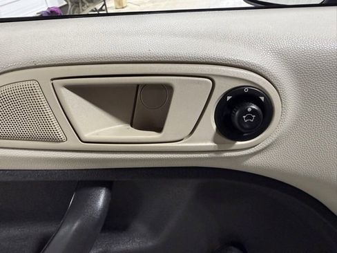 Used 2013 Ford Fiesta S image 8