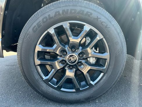Used 2024 Toyota Tundra Platinum AWD/4WD image 26