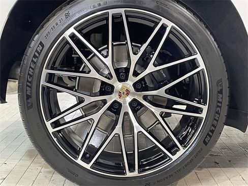 New 2026 Porsche Macan image 15