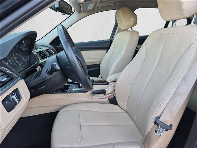Used 2017 BMW 320i Sedan RWD image 14