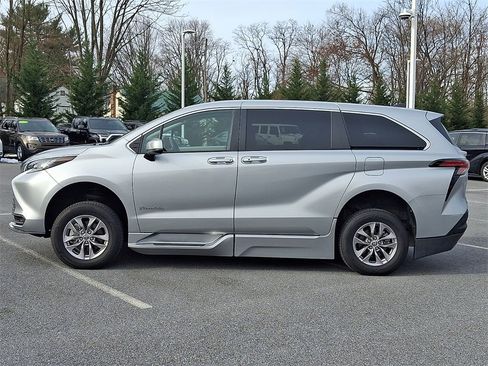 Used 2022 Toyota Sienna LE image 7