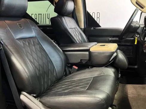 Used 2016 Ford F450 XLT w/ XLT Interior Package image 24