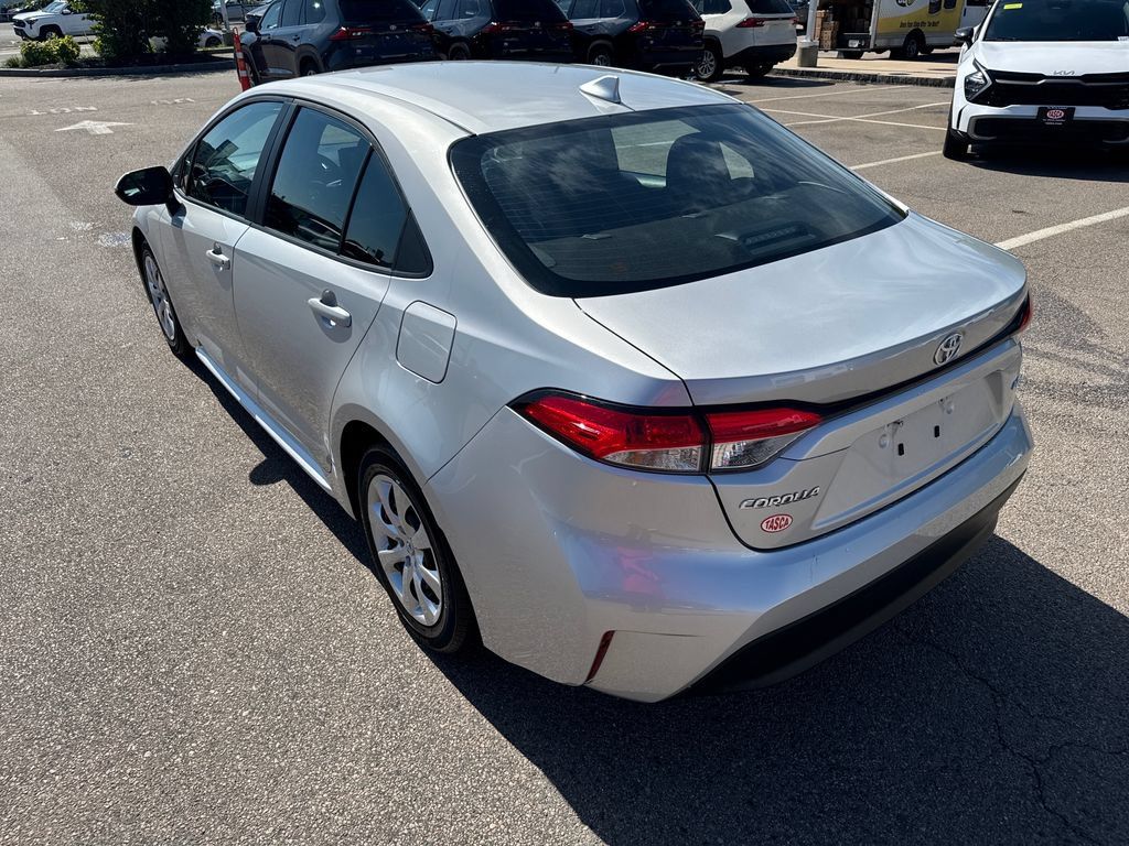 Used 2024 Toyota Corolla LE FWD image 5