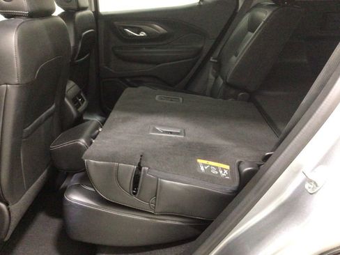 Used 2024 GMC Terrain SLT image 23