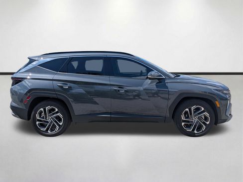 Used 2025 Hyundai Tucson Limited FWD image 3