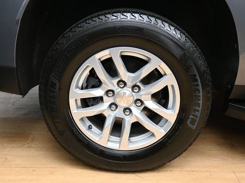 Used 2021 Chevrolet Suburban LT RWD image 11