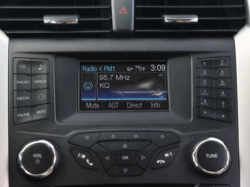 Used 2016 Ford Fusion SE FWD image 32