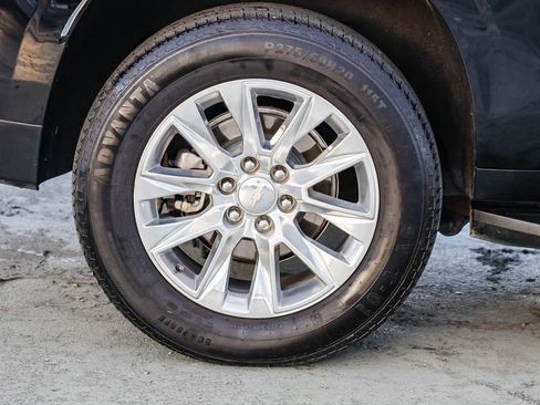 Used 2024 Chevrolet Suburban Premier image 12