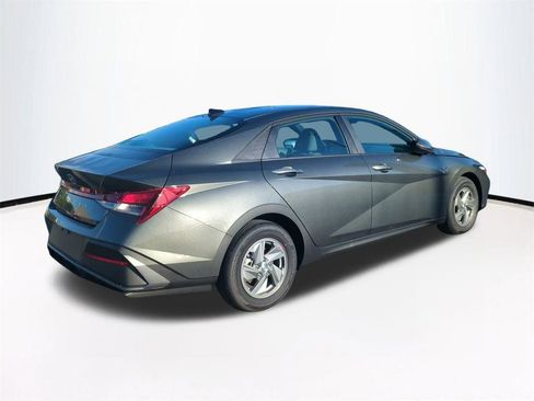 New 2026 Hyundai Elantra SE image 5