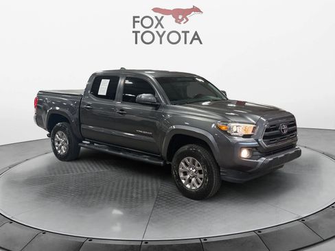 Used 2016 Toyota Tacoma SR5 w/ Exterior Package RWD image 8