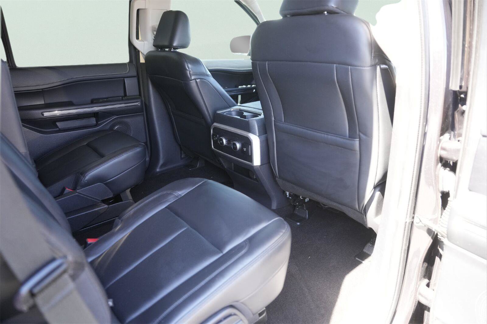 Used 2022 Ford Expedition XLT RWD image 16