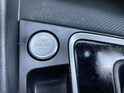 Used 2019 Volkswagen Jetta SE FWD image 29