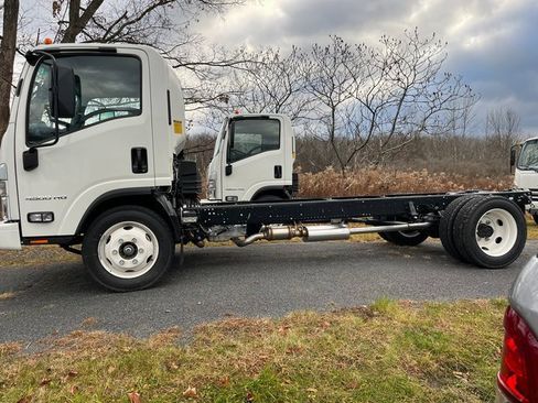 New 2024 Chevrolet Low Cab Forward image 2