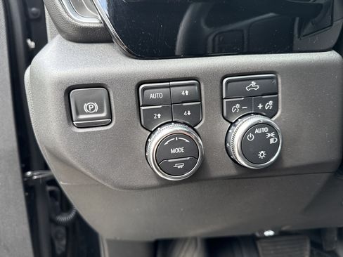 Used 2024 GMC Sierra 1500 SLE w/ X31 Off-Road Package AWD/4WD image 31