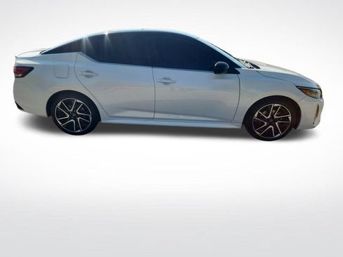 Used 2024 Nissan Sentra SR FWD image 6