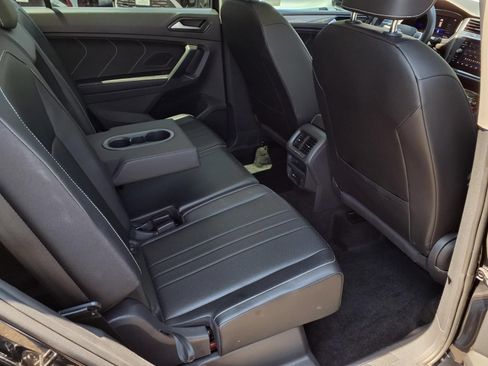 Used 2023 Volkswagen Tiguan SE w/ Panoramic Sunroof Package FWD image 21
