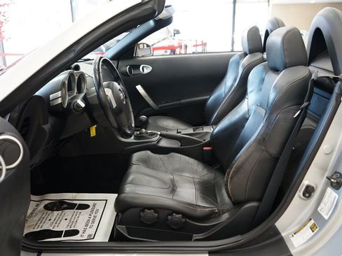 Used 2004 Nissan 350Z Touring RWD image 27