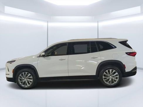 Used 2025 Buick Enclave Preferred FWD image 6