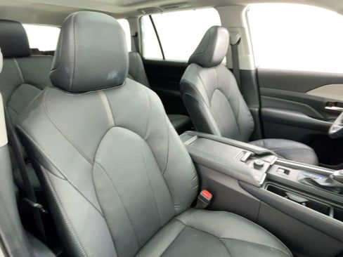 Used 2024 Toyota Grand Highlander Platinum image 31