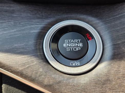 Used 2021 Jeep Grand Cherokee L Limited AWD/4WD image 27