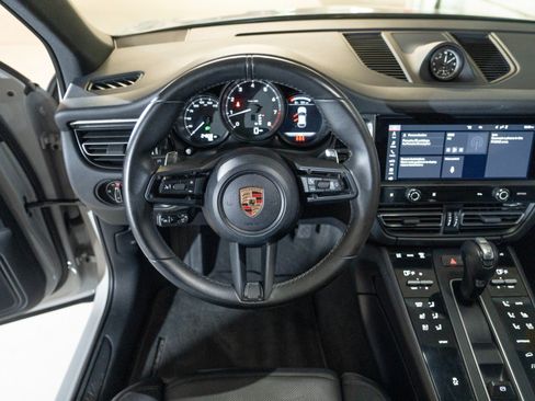 Certified 2024 Porsche Macan AWD/4WD image 26