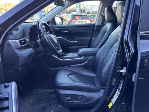 Used 2023 Toyota Highlander XLE image 22