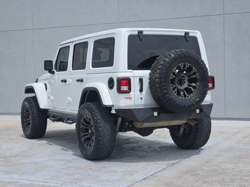 Used 2018 Jeep Wrangler Unlimited Sahara AWD/4WD image 5