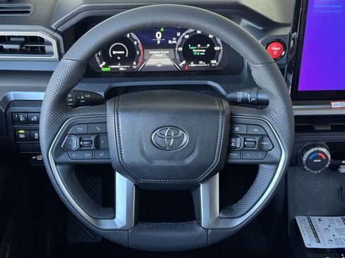 Used 2025 Toyota Tacoma TRD Off-Road image 19