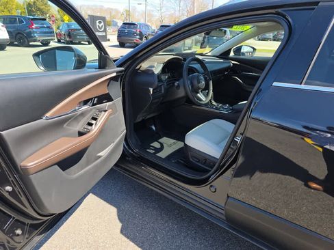Certified 2025 MAZDA CX-30 AWD 2.5 S w/ Premium Package image 11
