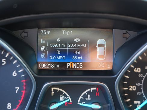 Used 2018 Ford Escape SE w/ SE Sync 3 Package AWD/4WD image 30