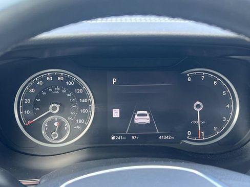 Used 2025 Genesis G70 2.5T RWD image 27