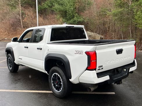 Used 2024 Toyota Tacoma TRD Off-Road image 3
